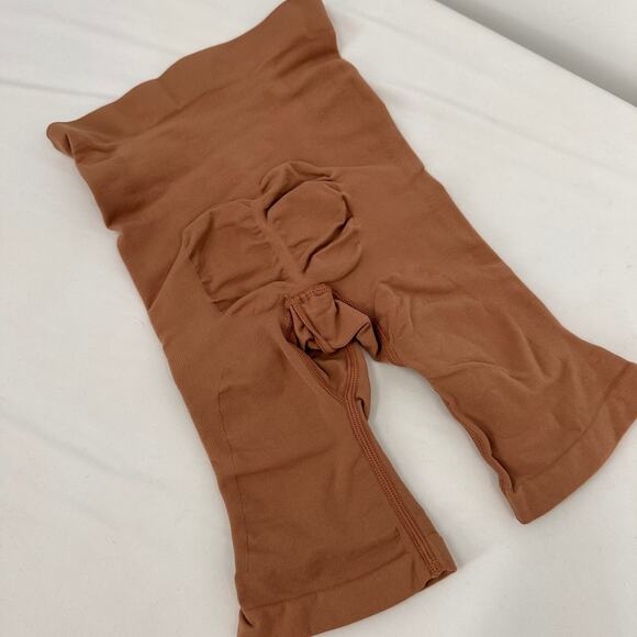 Skims Seamless Sculpt Sculpting Mid Thigh Short Size Small / Medium - Picture 3 of 4